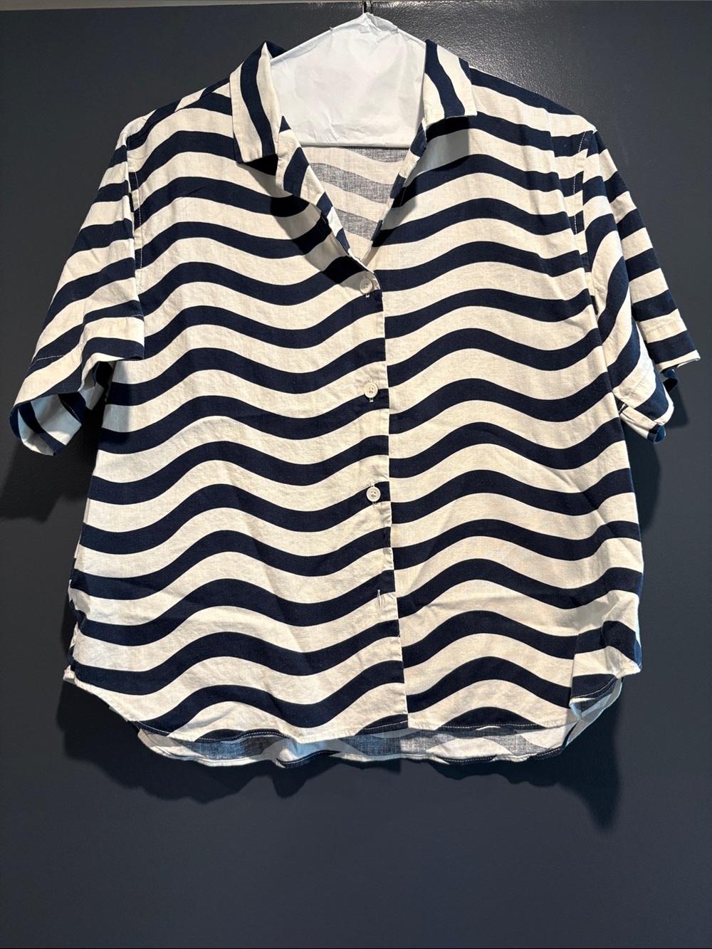 Wavy Stripe Short-Sleeve Button Down Shirt - Navy & White